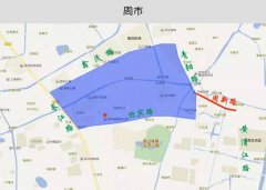 型拖沓机及拖沓机运输机组正在全市道通